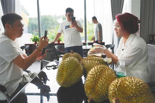 国产榴莲实拍视频在线,新鲜美味，带你领略热带风情